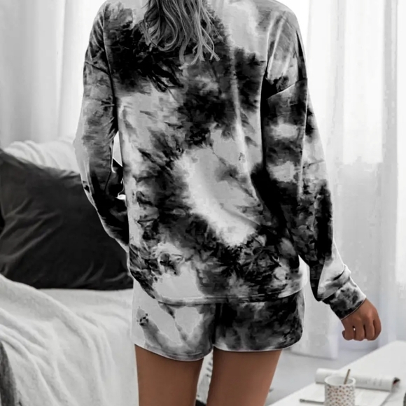 In Mystery Bundle 2PC SET B&W  tie die shorts outfit set LOUNGE SETS - Picture 5 of 7